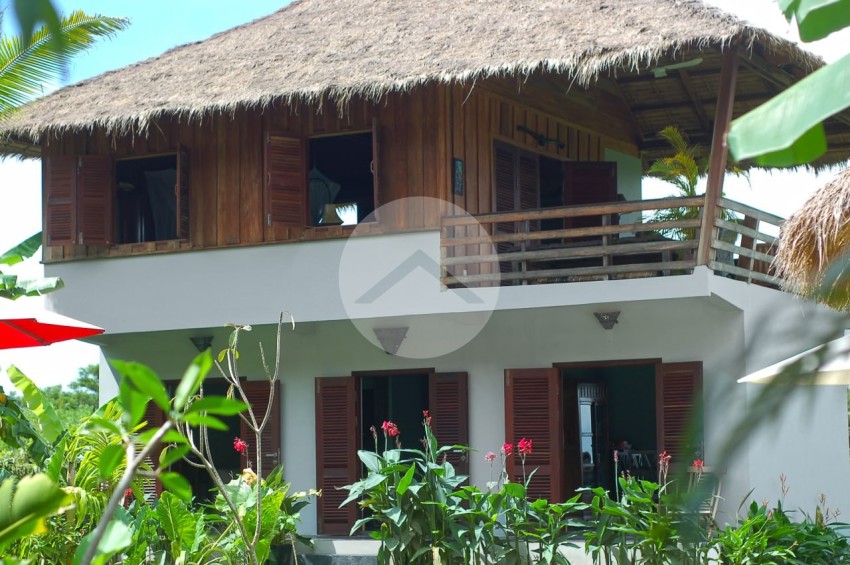 970 Sqm Land  With 2 Villas And A Bangalow For Sale - Prey Thum, Kep