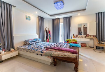 4 Bedroom Twin Villa  For Rent - Chrang Chamres 1,  Phnom Penh thumbnail