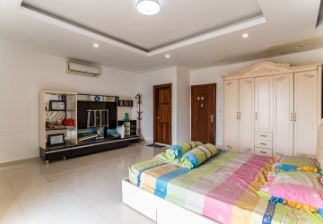 4 Bedroom Twin Villa  For Rent - Chrang Chamres 1,  Phnom Penh thumbnail