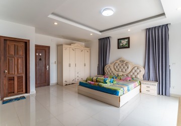4 Bedroom Twin Villa  For Rent - Chrang Chamres 1,  Phnom Penh thumbnail