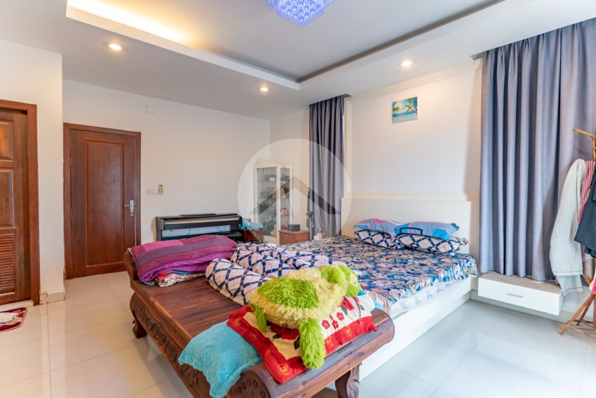 4 Bedroom Twin Villa  For Rent - Chrang Chamres 1,  Phnom Penh