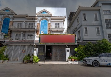 4 Bedroom Twin Villa  For Rent - Chrang Chamres 1,  Phnom Penh thumbnail