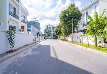 6 Bedroom Villa For Rent - Chak Angrae Kraom, Phnom Penh thumbnail