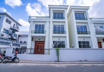 6 Bedroom Villa For Rent - Chak Angrae Kraom, Phnom Penh thumbnail