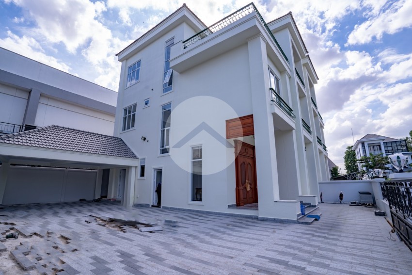 6 Bedroom Villa For Rent - Chak Angrae Kraom, Phnom Penh