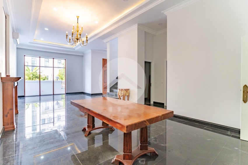 6 Bedroom Villa For Rent - Chak Angrae Kraom, Phnom Penh