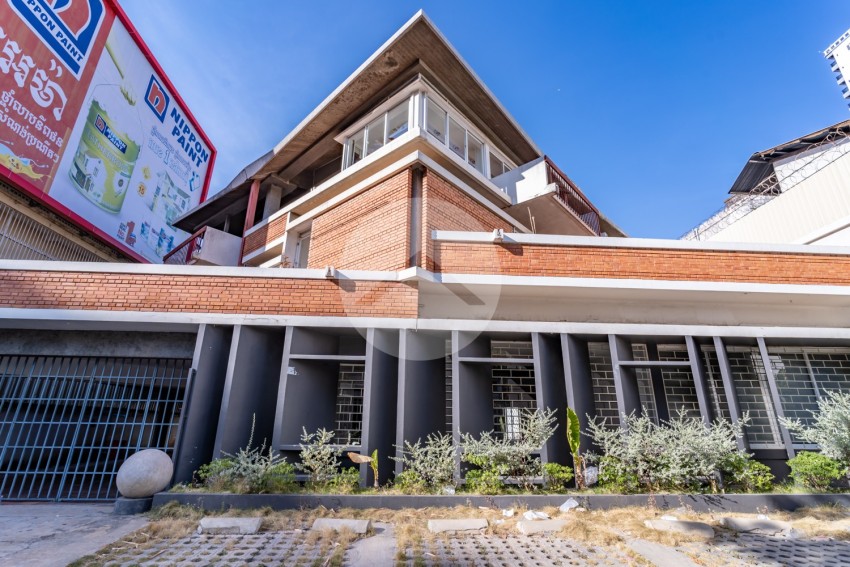 Vann Molyvann Historical Estate For Rent - Along Mao Tse Tong BLVD, Phnom Penh