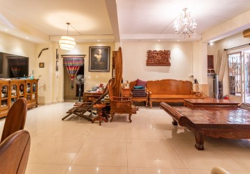 4 Bedroom Commercial Villa For Rent - Tonle Bassac, Phnom Penh thumbnail