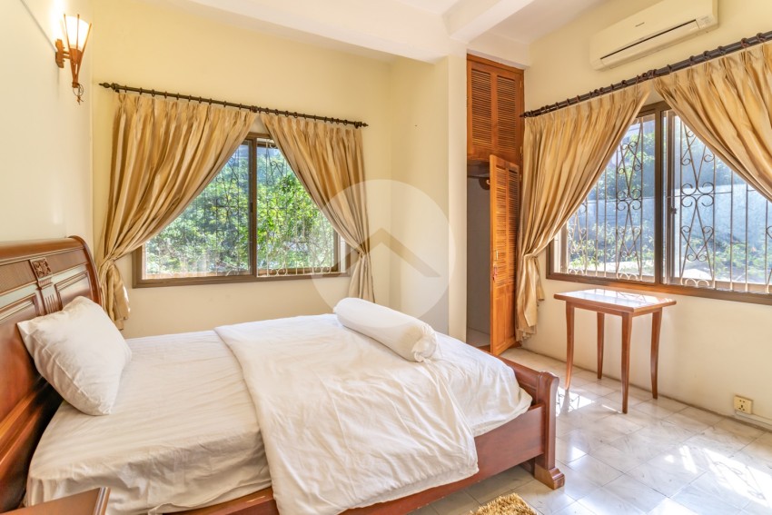 4 Bedroom Commercial Villa For Rent - Tonle Bassac, Phnom Penh