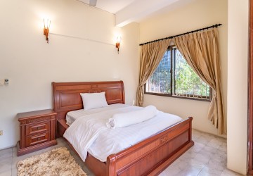 4 Bedroom Commercial Villa For Rent - Tonle Bassac, Phnom Penh thumbnail