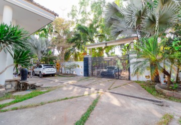 3 Bedroom Villa For Rent - Sala Kamreuk, Siem Reap thumbnail