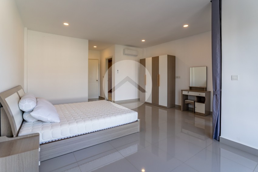 4 Bedroom Link Villa For Rent - Borey Chip Mong  598, Chrang Chamres,  Phnom Penh