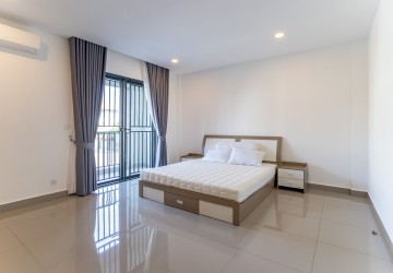 4 Bedroom Link Villa For Rent - Borey Chip Mong  598, Chrang Chamres,  Phnom Penh thumbnail