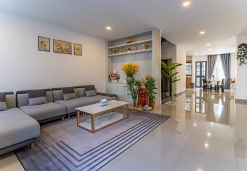 4 Bedroom Link Villa For Rent - Borey Chip Mong  598, Chrang Chamres,  Phnom Penh thumbnail