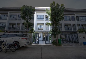 4 Bedroom Link Villa For Rent - Borey Chip Mong  598, Chrang Chamres,  Phnom Penh thumbnail