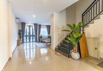 4 Bedroom Link Villa For Rent - Borey Chip Mong  598, Chrang Chamres,  Phnom Penh thumbnail