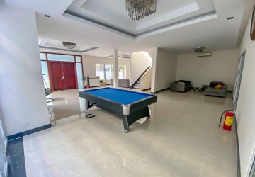 4 Bedroom Villa For Rent - Tonle Bassac, Phnom Penh thumbnail