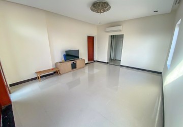 4 Bedroom Villa For Rent - Tonle Bassac, Phnom Penh thumbnail