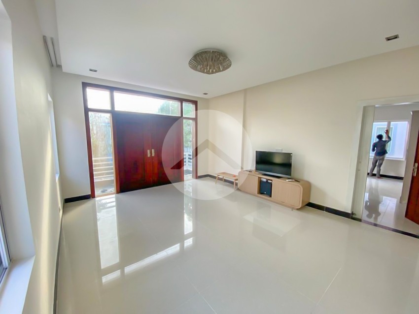 4 Bedroom Villa For Rent - Tonle Bassac, Phnom Penh