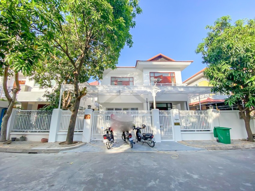 4 Bedroom Villa For Rent - Tonle Bassac, Phnom Penh