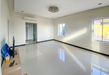 4 Bedroom Villa For Rent - Tonle Bassac, Phnom Penh thumbnail