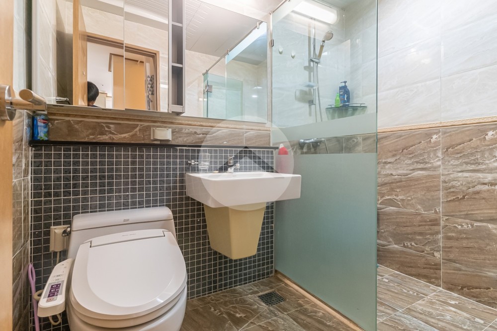 13th Floor 1 Bedroom Condo For Sale - De Castle Royal, BKK1, Phnom Penh - Image 9