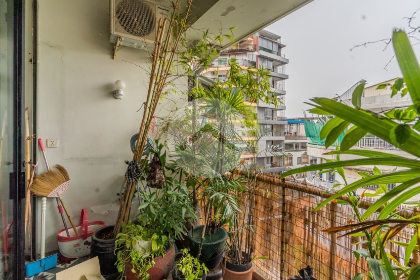 Renovated 3 Bedroom Duplex Apartment For Rent - Phsar Kandal 2, Phnom Penh