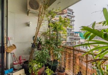 Renovated 3 Bedroom Duplex Apartment For Rent - Phsar Kandal 2, Phnom Penh thumbnail