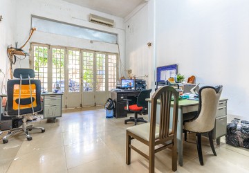 4 Bedroom Flat For Rent - Kouk Chak, Siem Reap thumbnail