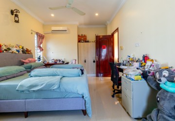 3 Bedroom Commercial Villa For Sale - Svay Dangkum, Siem Reap thumbnail