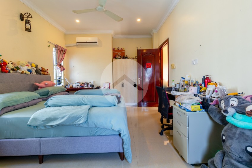 3 Bedroom Commercial Villa For Sale - Svay Dangkum, Siem Reap