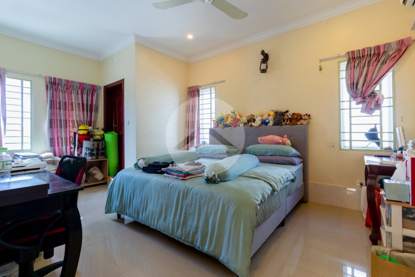 3 Bedroom Commercial Villa For Sale - Svay Dangkum, Siem Reap