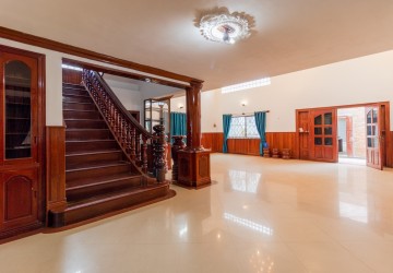 6 Bedroom Commercial Villa For Rent - Sala Kamreuk, Siem Reap thumbnail