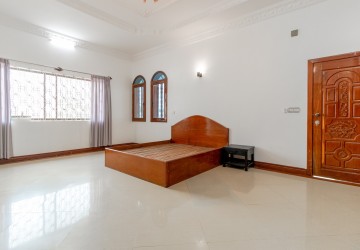 6 Bedroom Commercial Villa For Rent - Sala Kamreuk, Siem Reap thumbnail