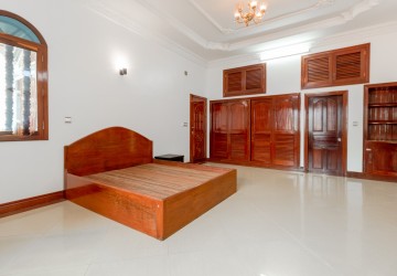 6 Bedroom Commercial Villa For Rent - Sala Kamreuk, Siem Reap thumbnail