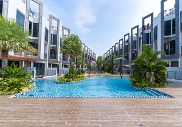 4 Bedroom Link Villa For Sale - The Palms, Veal Sbov, Phnom Penh thumbnail