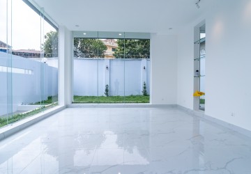 3 Bedroom Villa For Rent - Bassac Garden, Tonle Bassac, Phnom Penh thumbnail