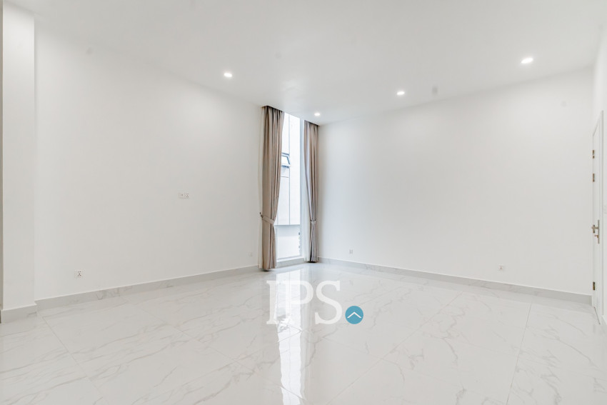 3 Bedroom Villa For Rent - Bassac Garden, Tonle Bassac, Phnom Penh