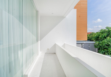 3 Bedroom Villa For Rent - Bassac Garden, Tonle Bassac, Phnom Penh thumbnail