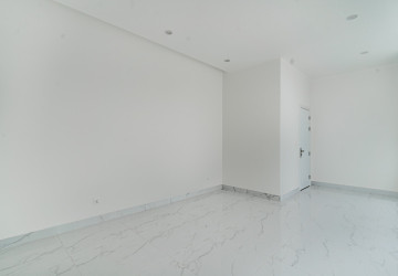 3 Bedroom Villa For Rent - Bassac Garden, Tonle Bassac, Phnom Penh thumbnail