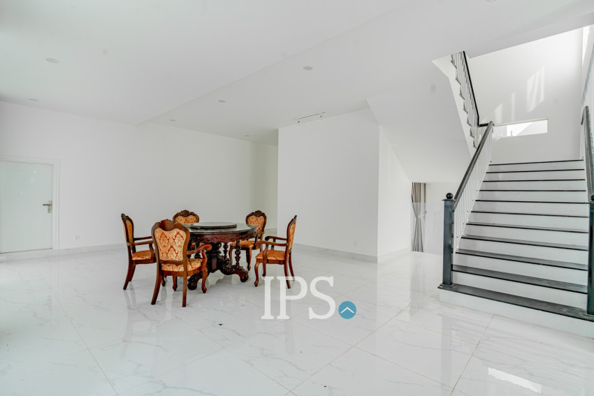 3 Bedroom Villa For Rent - Bassac Garden, Tonle Bassac, Phnom Penh