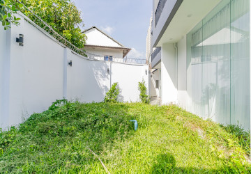 3 Bedroom Villa For Rent - Bassac Garden, Tonle Bassac, Phnom Penh thumbnail