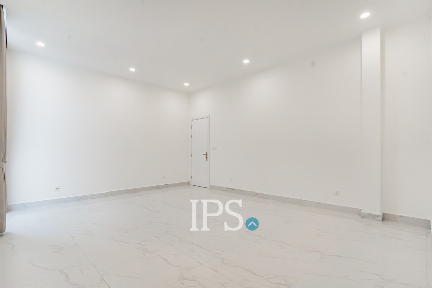 3 Bedroom Villa For Rent - Bassac Garden, Tonle Bassac, Phnom Penh