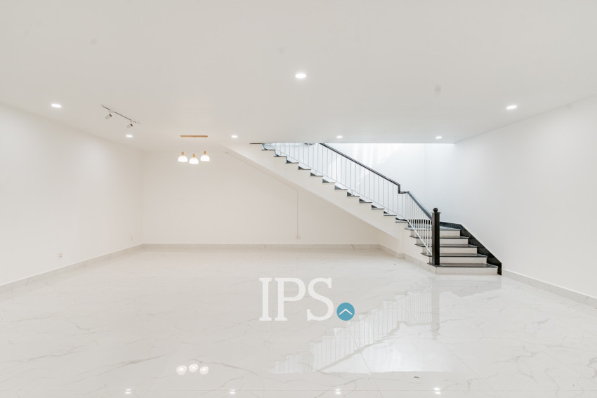 3 Bedroom Villa For Rent - Bassac Garden, Tonle Bassac, Phnom Penh