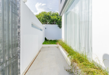 3 Bedroom Villa For Rent - Bassac Garden, Tonle Bassac, Phnom Penh thumbnail