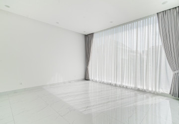 3 Bedroom Villa For Rent - Bassac Garden, Tonle Bassac, Phnom Penh thumbnail