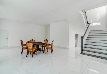 3 Bedroom Villa For Rent - Bassac Garden, Tonle Bassac, Phnom Penh thumbnail