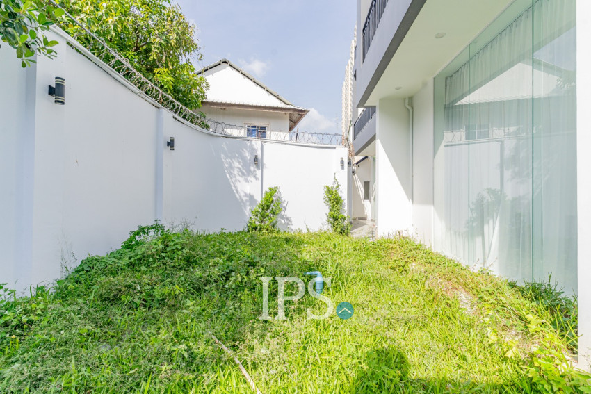 3 Bedroom Villa For Rent - Bassac Garden, Tonle Bassac, Phnom Penh