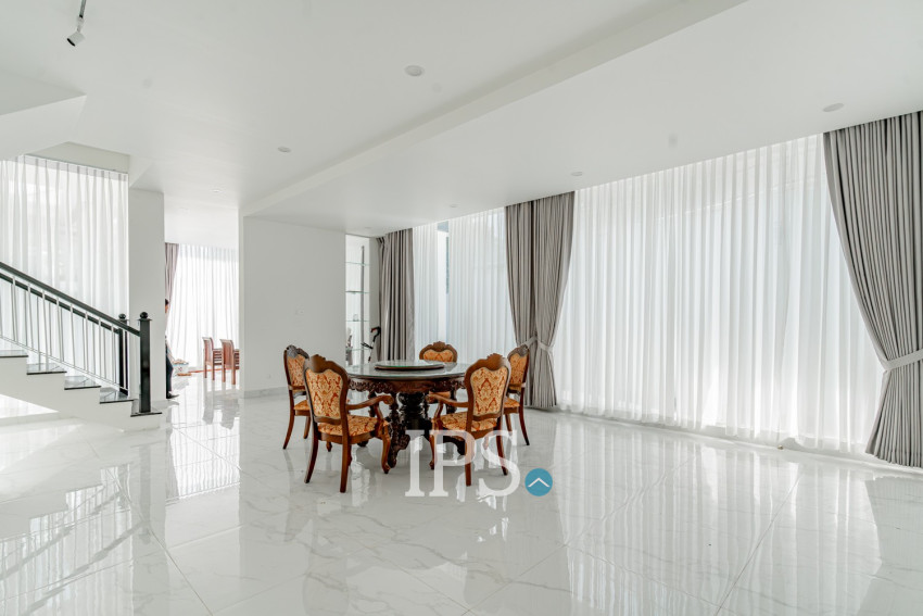 3 Bedroom Villa For Rent - Bassac Garden, Tonle Bassac, Phnom Penh