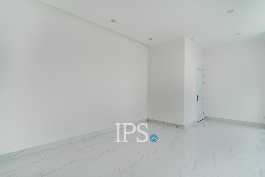 3 Bedroom Villa For Rent - Bassac Garden, Tonle Bassac, Phnom Penh